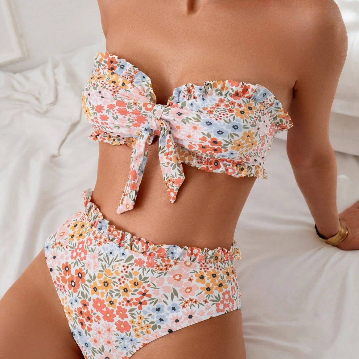Women's bikini set with romantic ruffle details and high waistband Mune Fashion