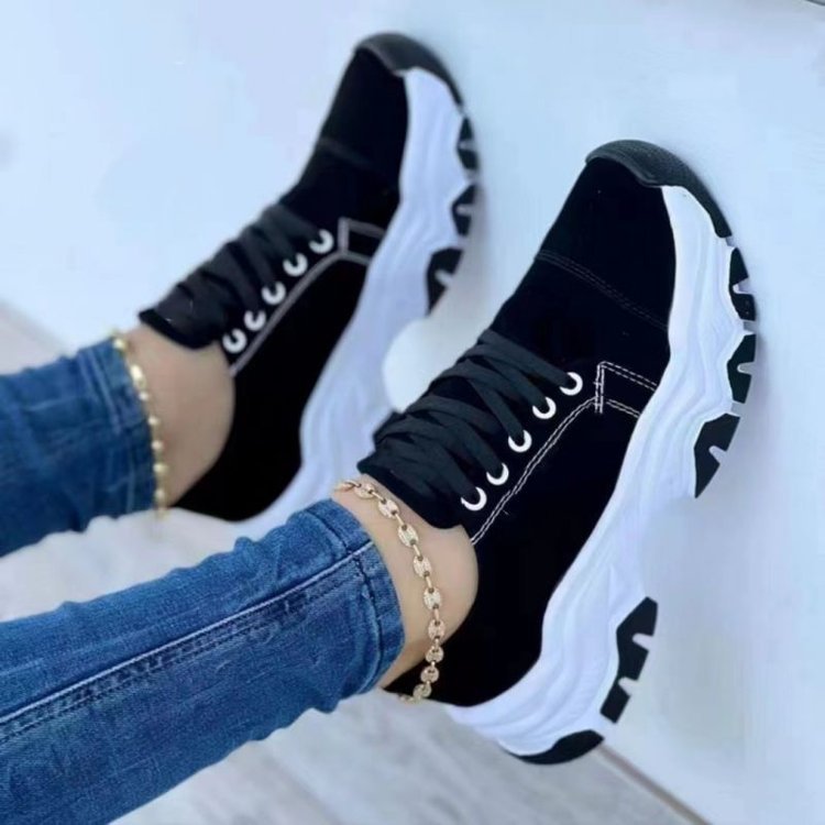 Ladies  Sneakers with thick profile sole, padded insole, and classic lace-up closure Mune Fashion