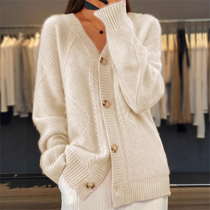 Women's oversized knitted cardigan with cable pattern, V-neck and large buttons Mune Fashion