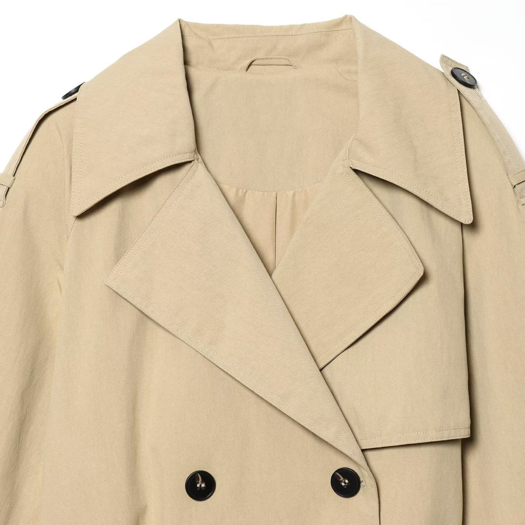 Ladies short-cut trench coat with waist belt and shoulder flaps Mune Fashion