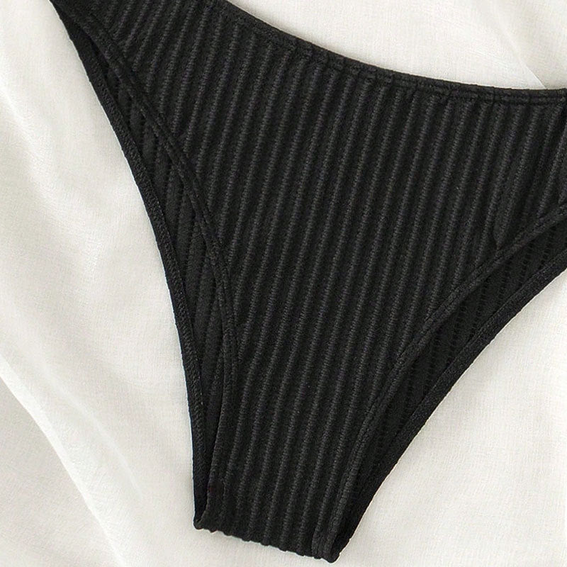 Women's bikini top with sporty cut and adjustable straps Mune Fashion