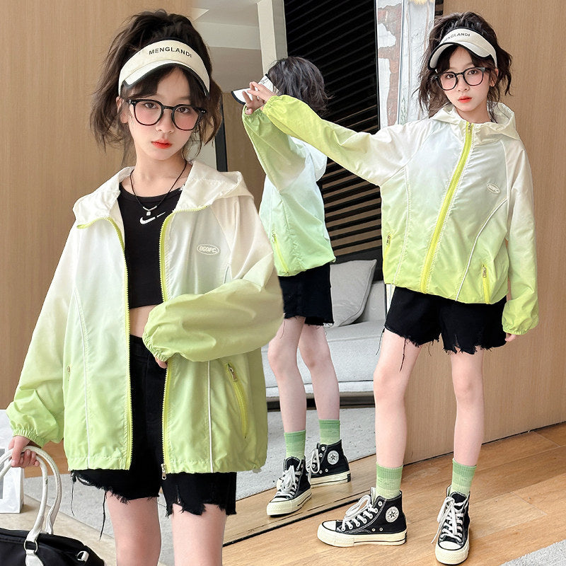 Women's lightweight transition jacket with hood, elastic cuffs, and zipper pockets Mune Fashion