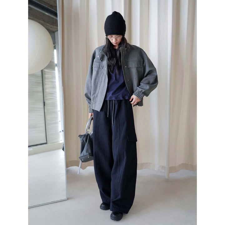 Women's loose Cargo pants with elastic waistband and large flap pockets Mune Fashion