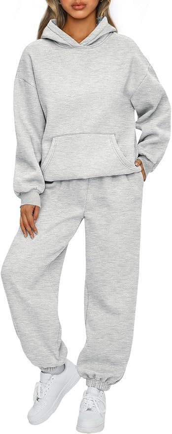 Women's oversized luxurious loungewear set hoodie with kangaroo pocket and wide-cut joggers with elastic ankle cuffs Mune Fashion