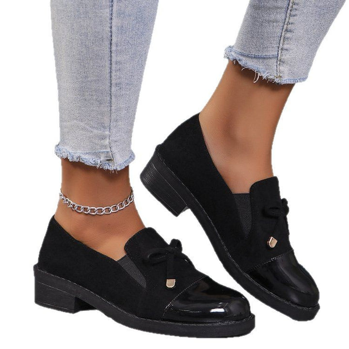 Damen Lack- und Wildlederslipper mit Zierschleife und niedrigem Blockabsatz Mune Fashion