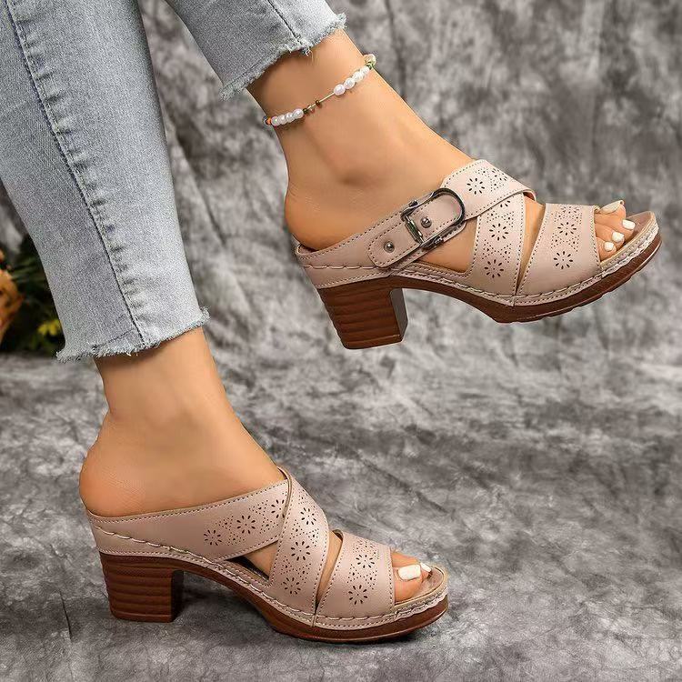 Women's sandals with mid-height block heel, perforated upper material and adjustable buckle Mune Fashion