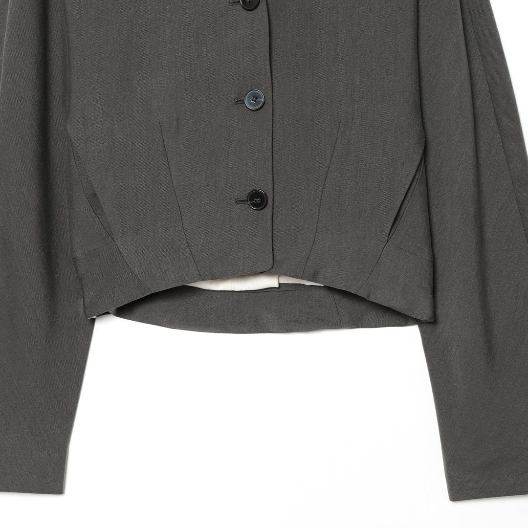 Ladies cropped blazer with boxy silhouette and deep V-neckline Mune Fashion