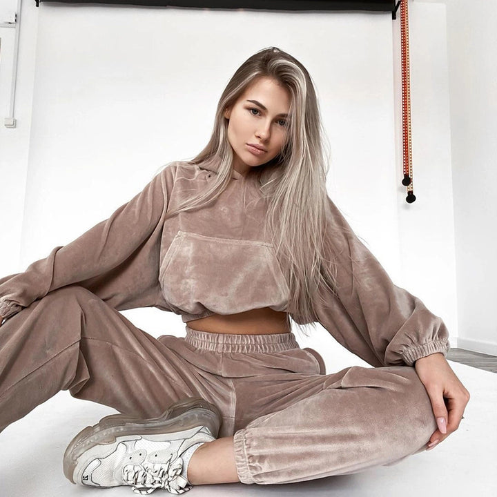 Women Velvet Cropped Loungewear Set with Hoodie and Elastic High-Waist Jogging Pants Mune Fashion