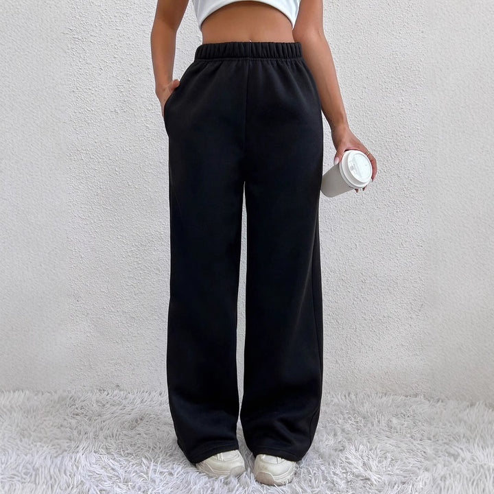 Women's wide lounge pants made of French Terry with high comfort waistband, side insert pockets and flowing legs Mune Fashion