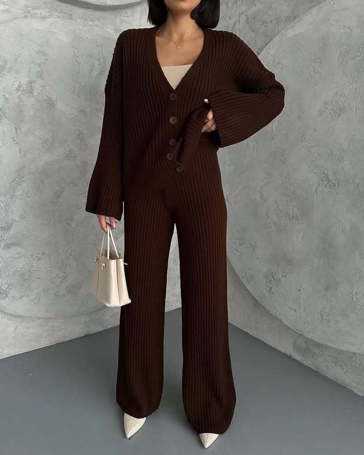 Women's ribbed cardigan with extra-long sleeves and matching high-waisted lounge pants Mune Fashion