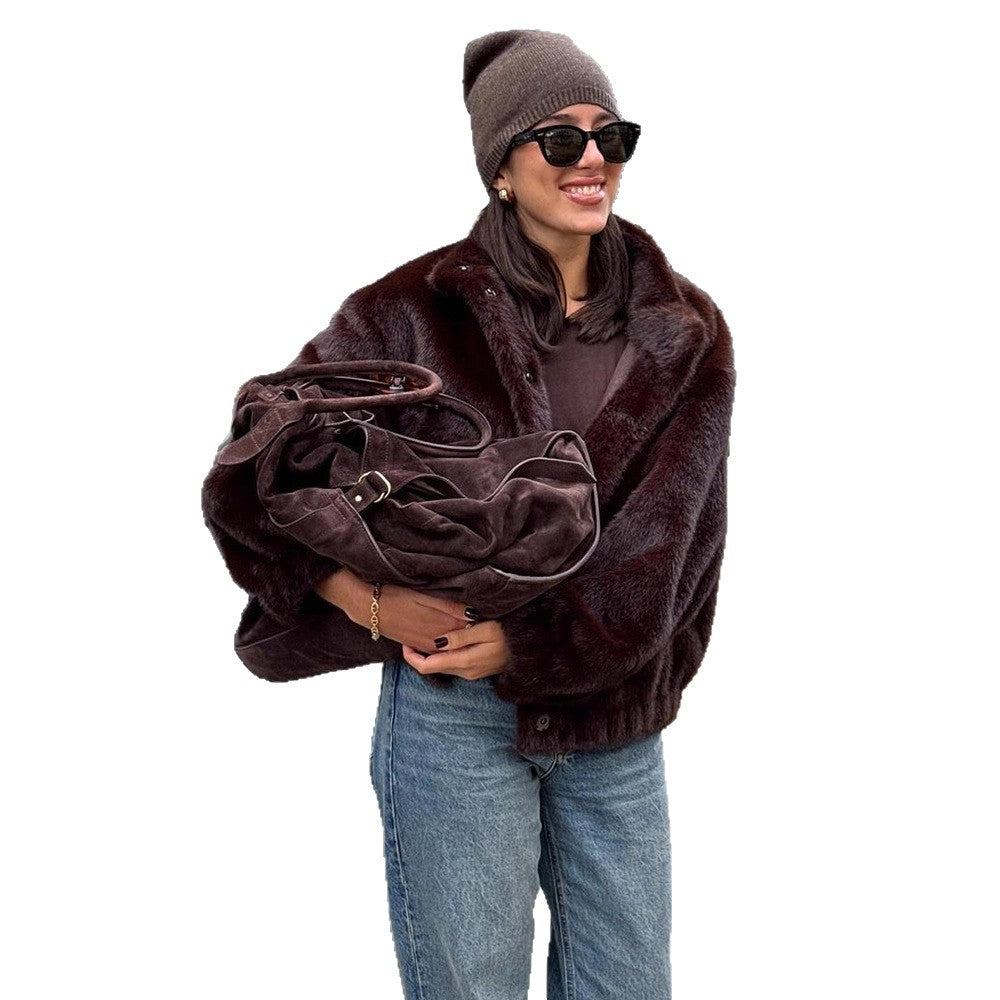 Women’s short jacket in teddy faux fur with boxy silhouette and patch pocket Mune Fashion