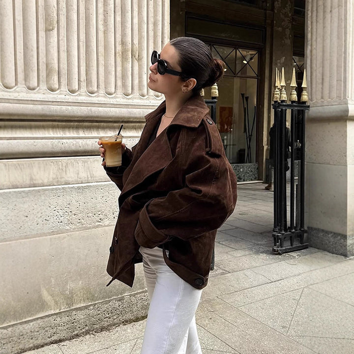 Women's short trench coat in suede look with wide lapels and boxy silhouette Mune Fashion