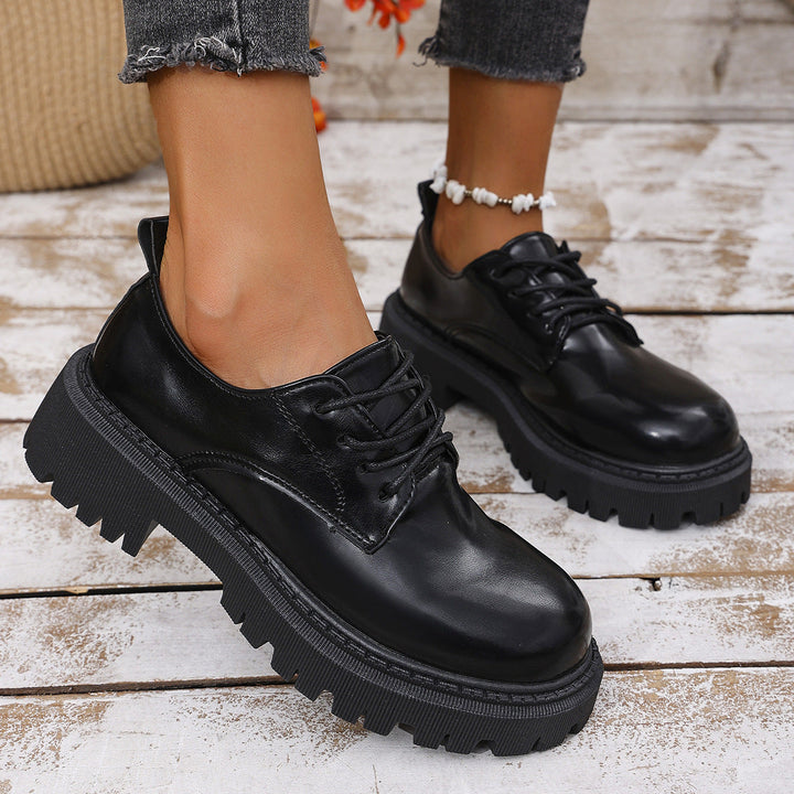 Ladies lace-up shoes with robust profile sole and elegant design Mune Fashion