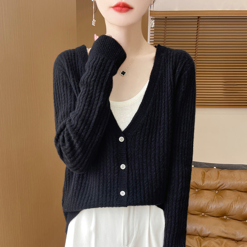 Women's Short-Cut Fine Knit Cardigan with V-Neck, Fine Ribbed Structure and Mother-of-Pearl Buttons Mune Fashion