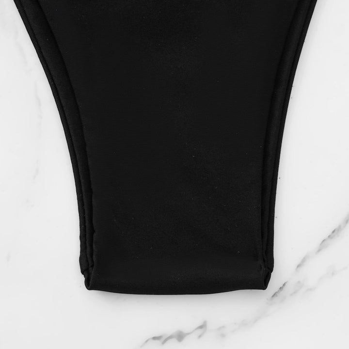 Ladies bandeau bikini with trendy design and adjustable straps Mune Fashion