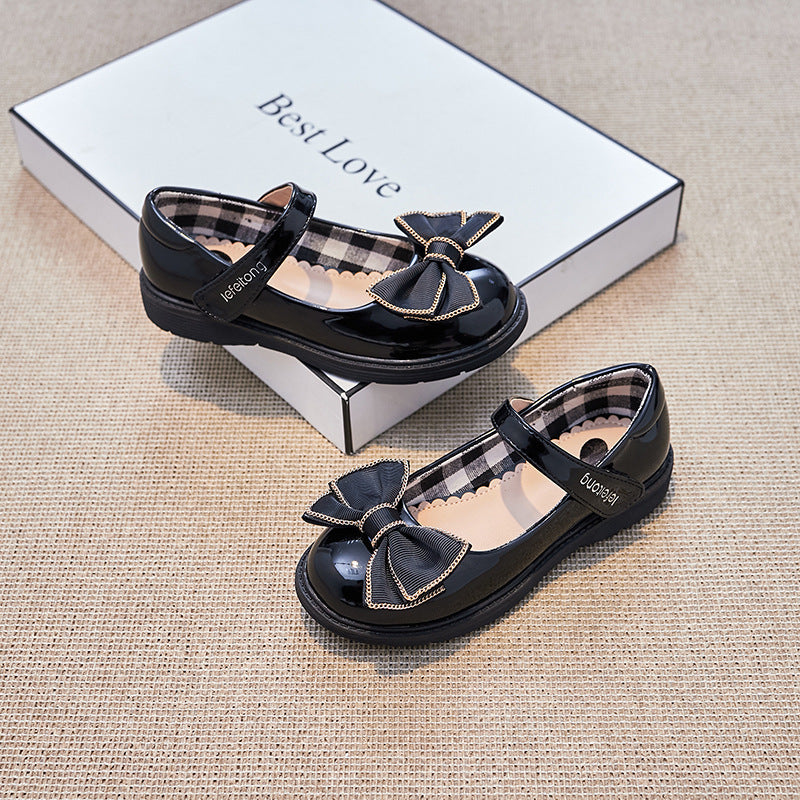 Girls' ballerina shoes with adjustable strap and decorative bow accent Mune Fashion