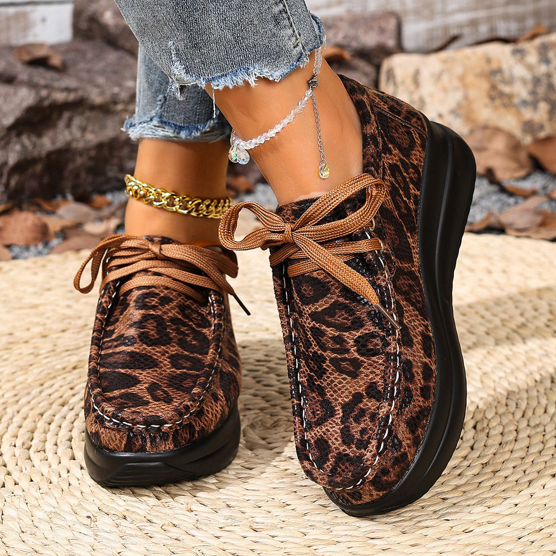 Ladies moccasin sneakers with leopard pattern, thick comfort sole and lacing Mune Fashion