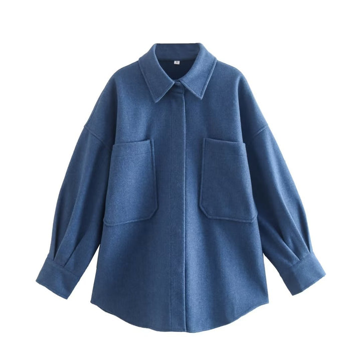 Women's casual shirt jacket in oversized cut with large patch pockets and rounded hem Mune Fashion