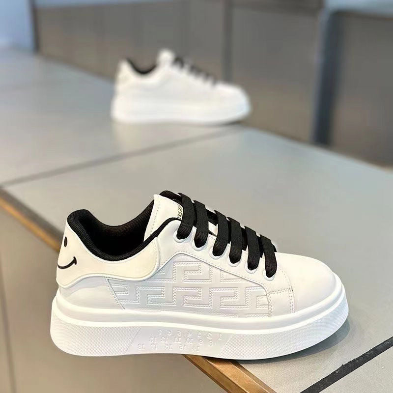 Women Fashion Sneakers with high cushioning sole and stylish applications Mune Fashion