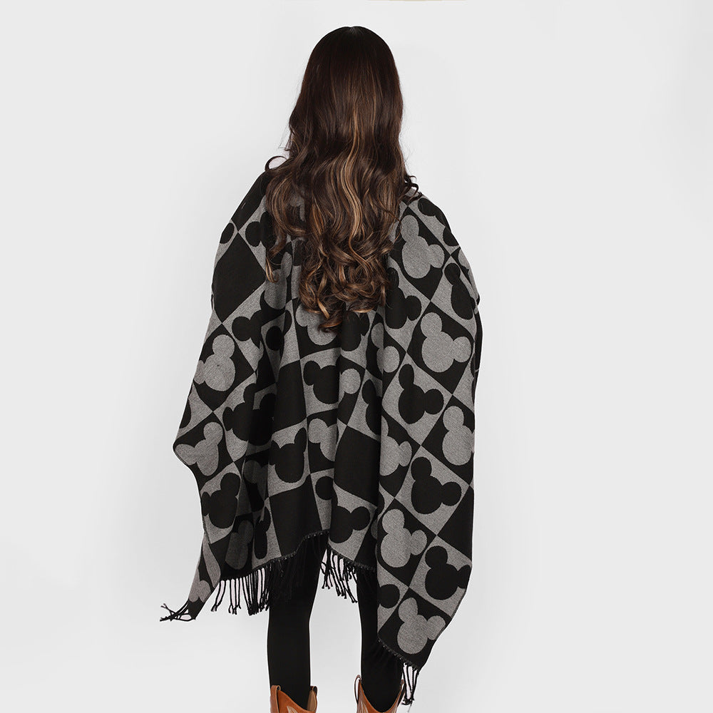 Women's jacquard poncho with figurative head silhouette pattern, fringe and open drape