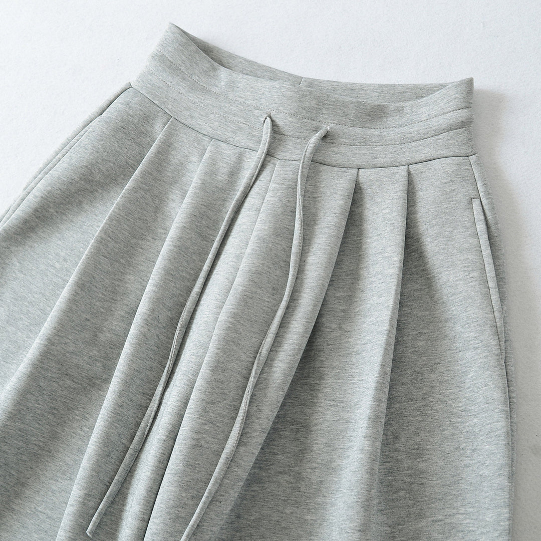 Women's wide culotte sweatpants with high waistband, drawstring and dividing seams