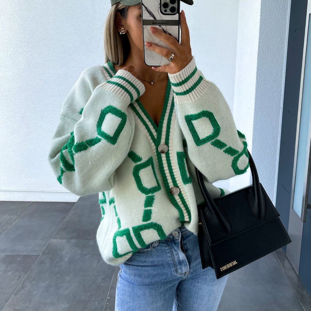 Women chunky knit cardigan with 3D structure motif, V neck and button placket Mune Fashion