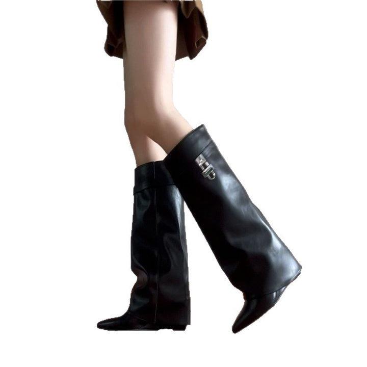 Women's knee-high leather boots with pointed toe shape, flat heel and side buckle closure Mune Fashion