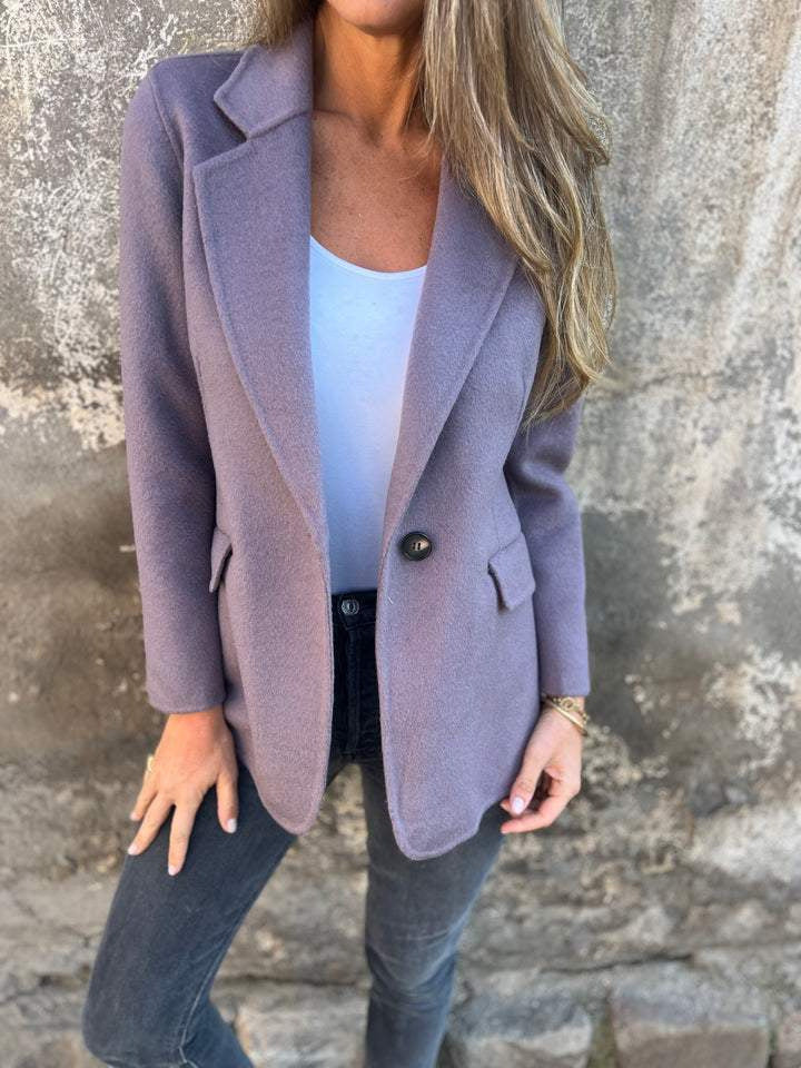 Women's tailored bouclé blazer with a notched lapel and single-button detail Drune