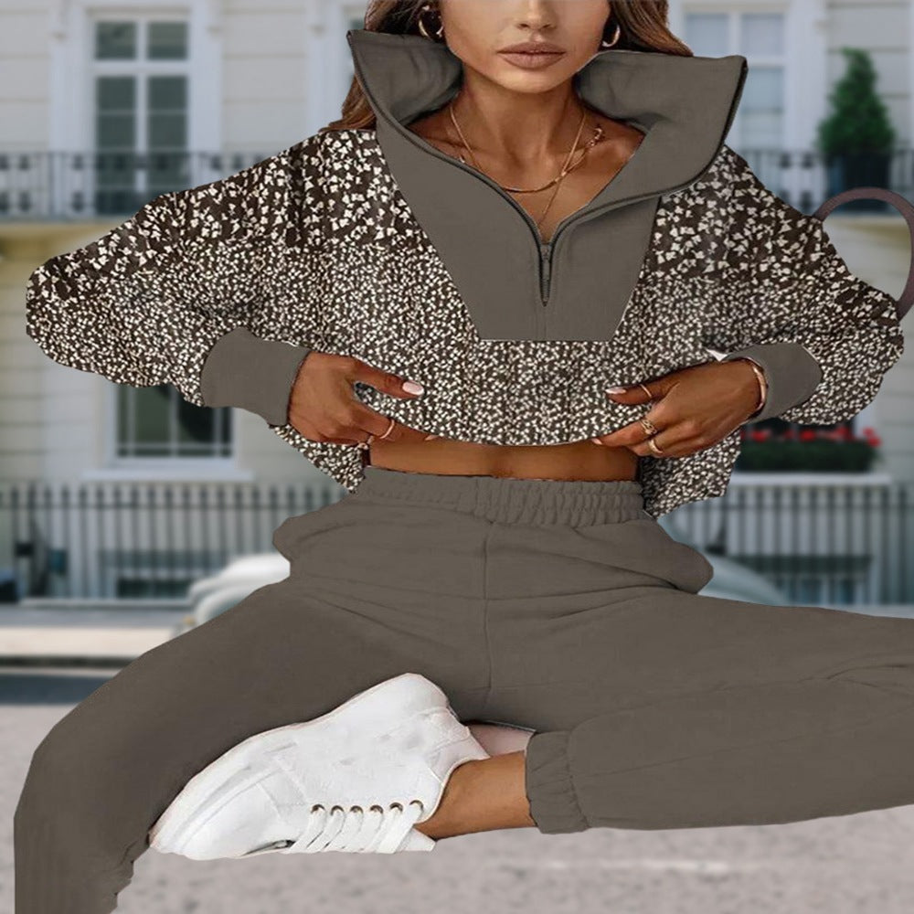 Women's short sweat set with half zipper, high stand-up collar, and high-cut jogging pants Mune Fashion