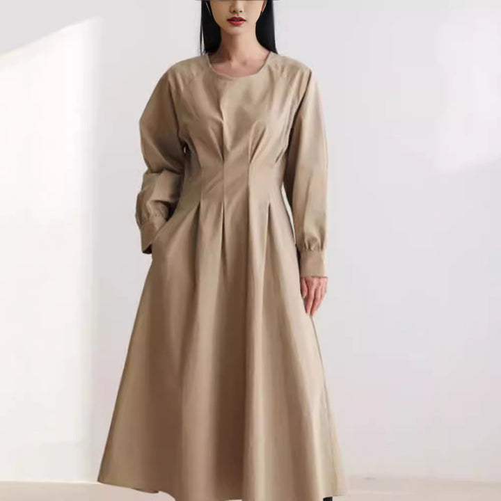 Women's maxi dress with waist darts, round neckline and voluminous cuffs Mune Fashion