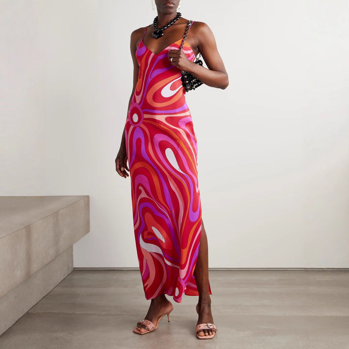 Ladies elegant slip maxi dress with V-neck, delicate spaghetti straps and retro graphic all-over print Mune Fashion