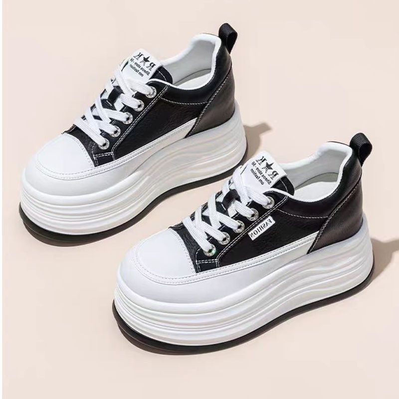 Women Platform Sneaker with elegant silhouette and cushioning sole Mune Fashion