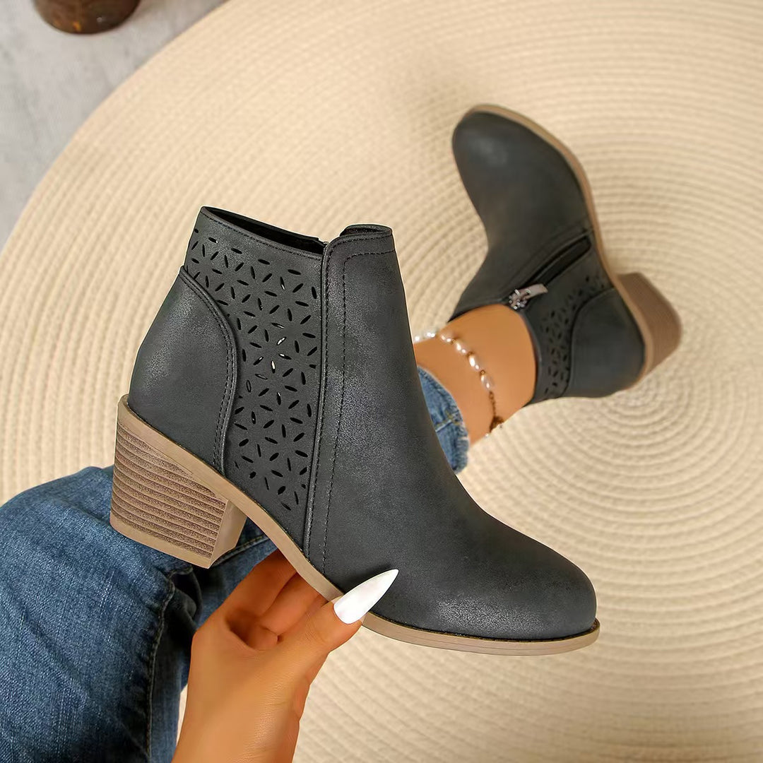 Damen Stiefeletten mit laserperforiertem Blattmuster, Wildlederoptik und mittlerem Blockabsatz Mune Fashion