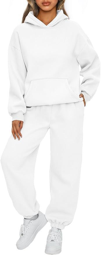 Women's oversized luxurious loungewear set hoodie with kangaroo pocket and wide-cut joggers with elastic ankle cuffs Mune Fashion