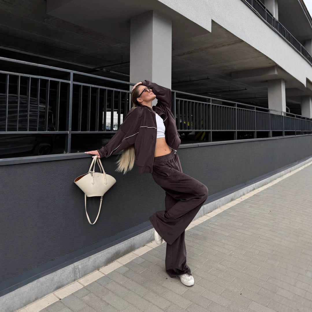 Women's Sporty Oversized Fleece Jacket with Diagonal Zipper Look and Wide Cut High-Waist Jogging Pants Mune Fashion