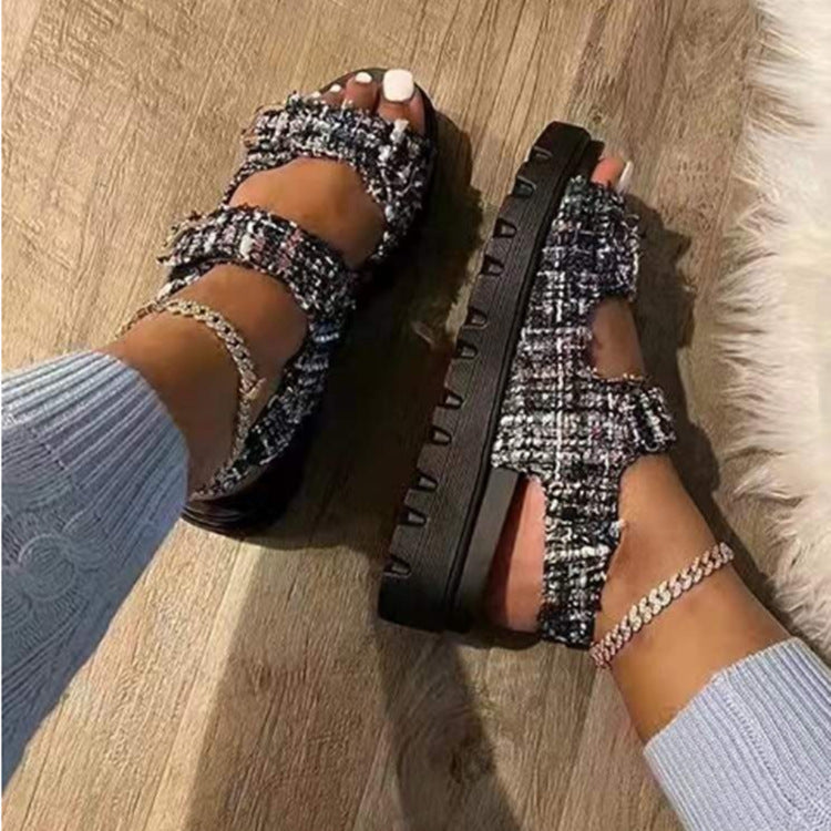 Women's padded three-strap sandals with adjustable metal buckles and sturdy profile sole Mune Fashion