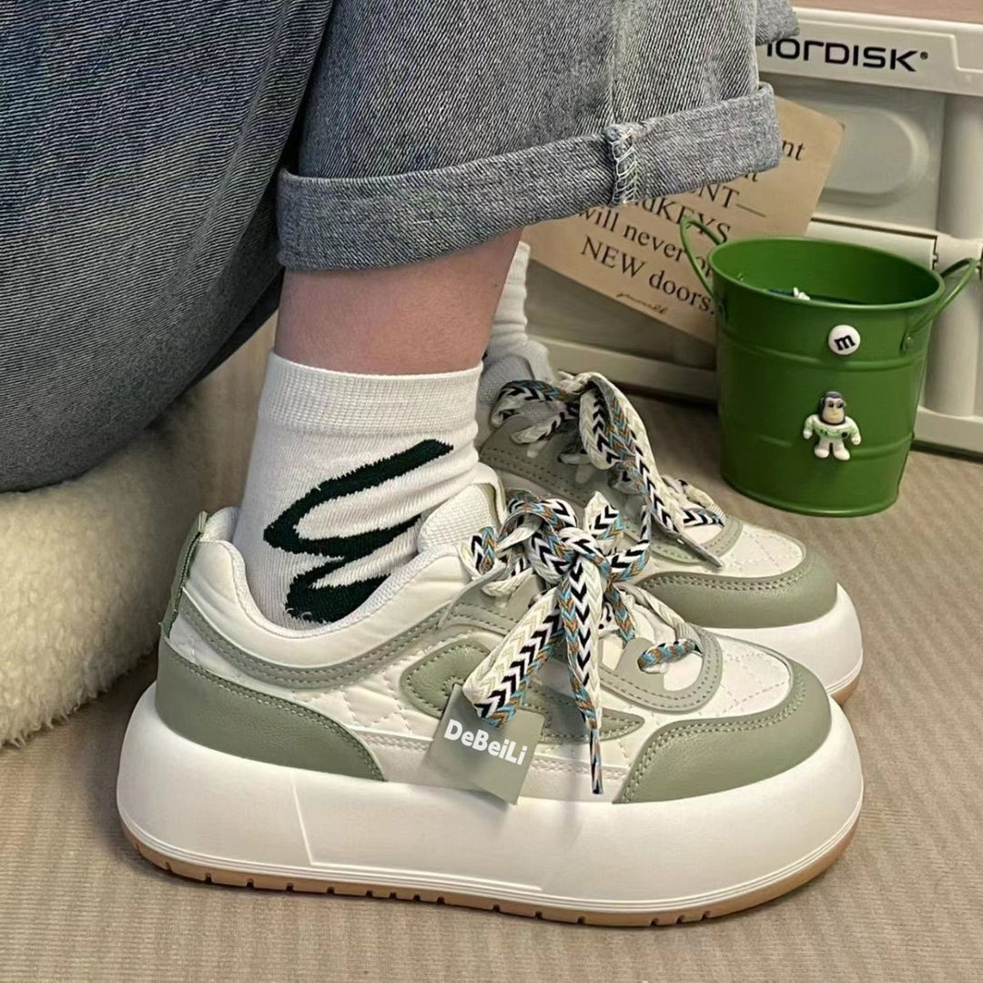 Women's sporty sneakers with fashionable upper material and innovative lacing design Mune Fashion