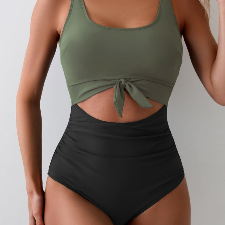 Women's High-Cut Swimsuit with Fashionable Knot Detail Mune Fashion