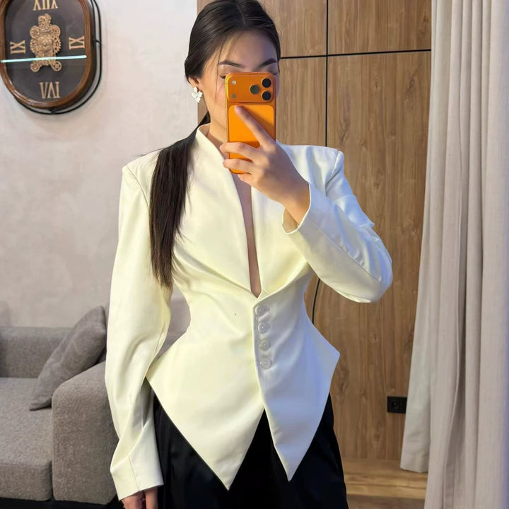 Women's tailored blazer with pointed peplum and deep V-neck Mune Fashion