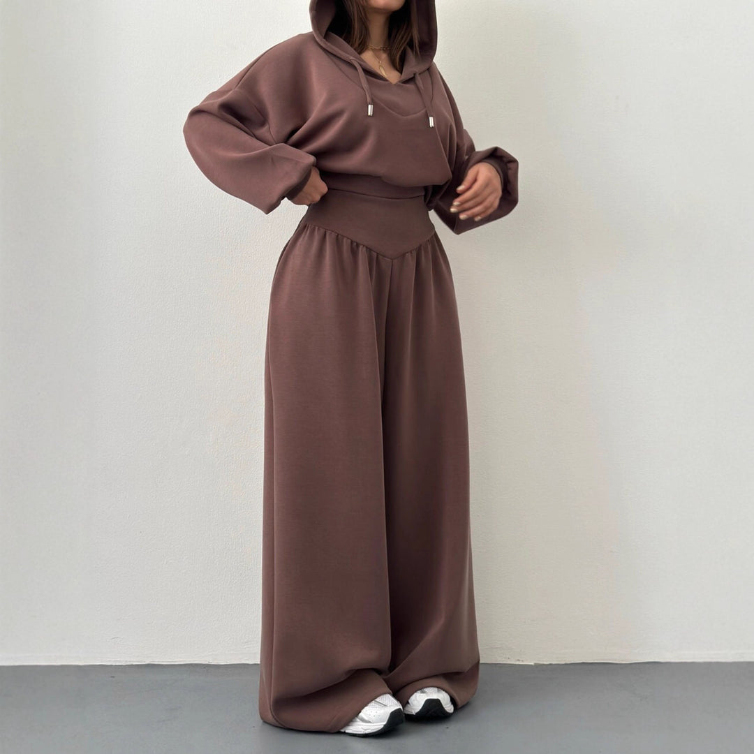 Women nan luxurious leisure set hoodie with V-neck detail and high-waisted culotte Mune Fashion