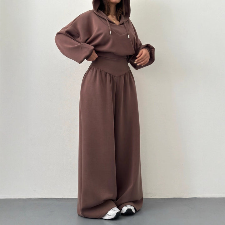 Women nan luxurious leisure set hoodie with V-neck detail and high-waisted culotte Mune Fashion