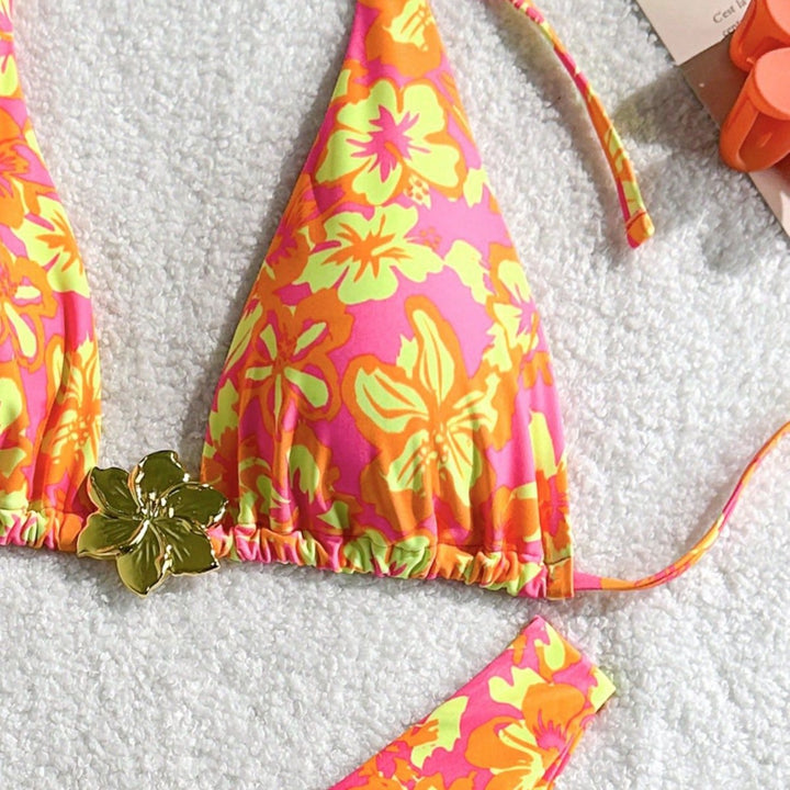 Women Triangle Bikini with Playful Floral Pattern Mune Fashion