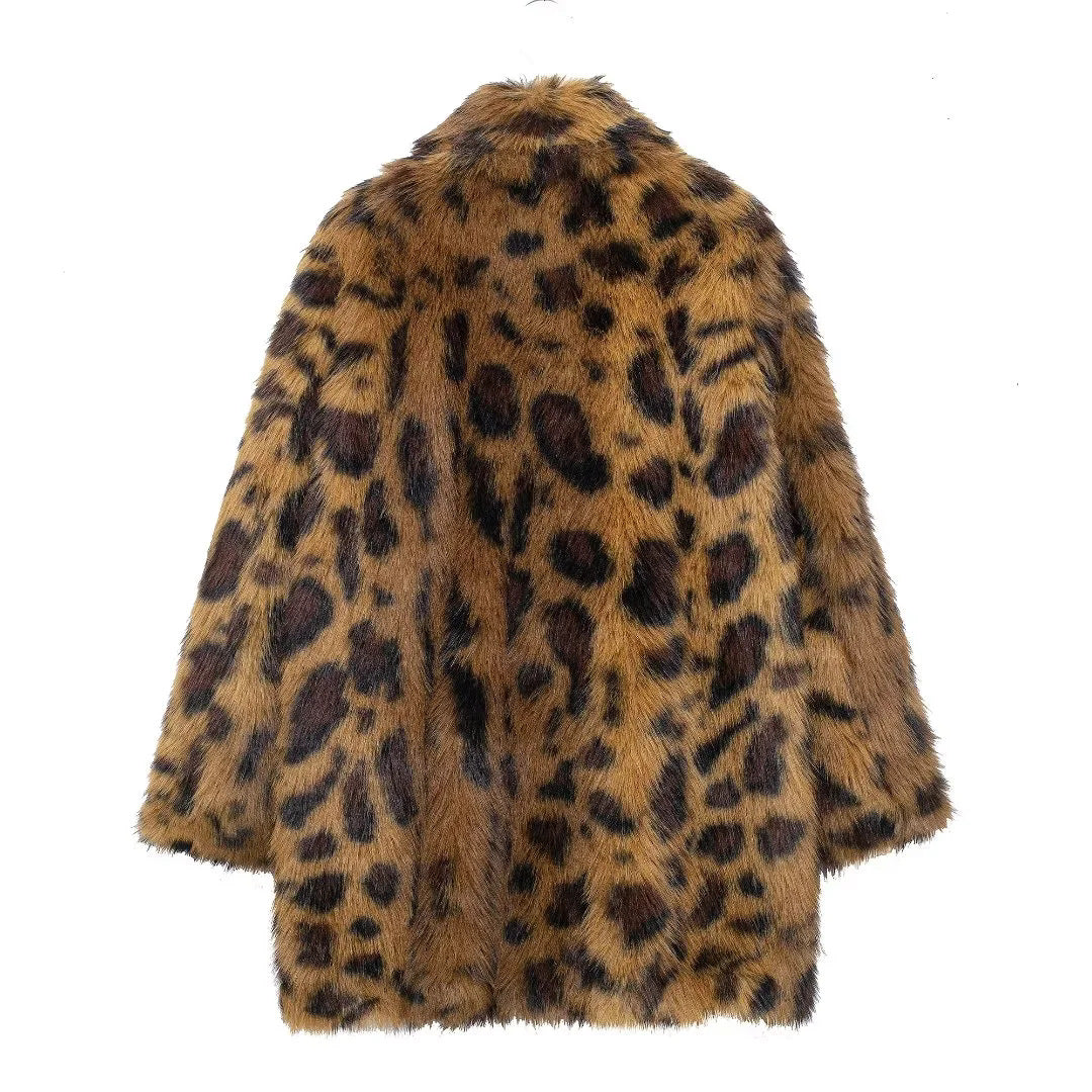 Women's longer faux fur coat in leopard print with oversized cut and cozy lining quality Mune Fashion