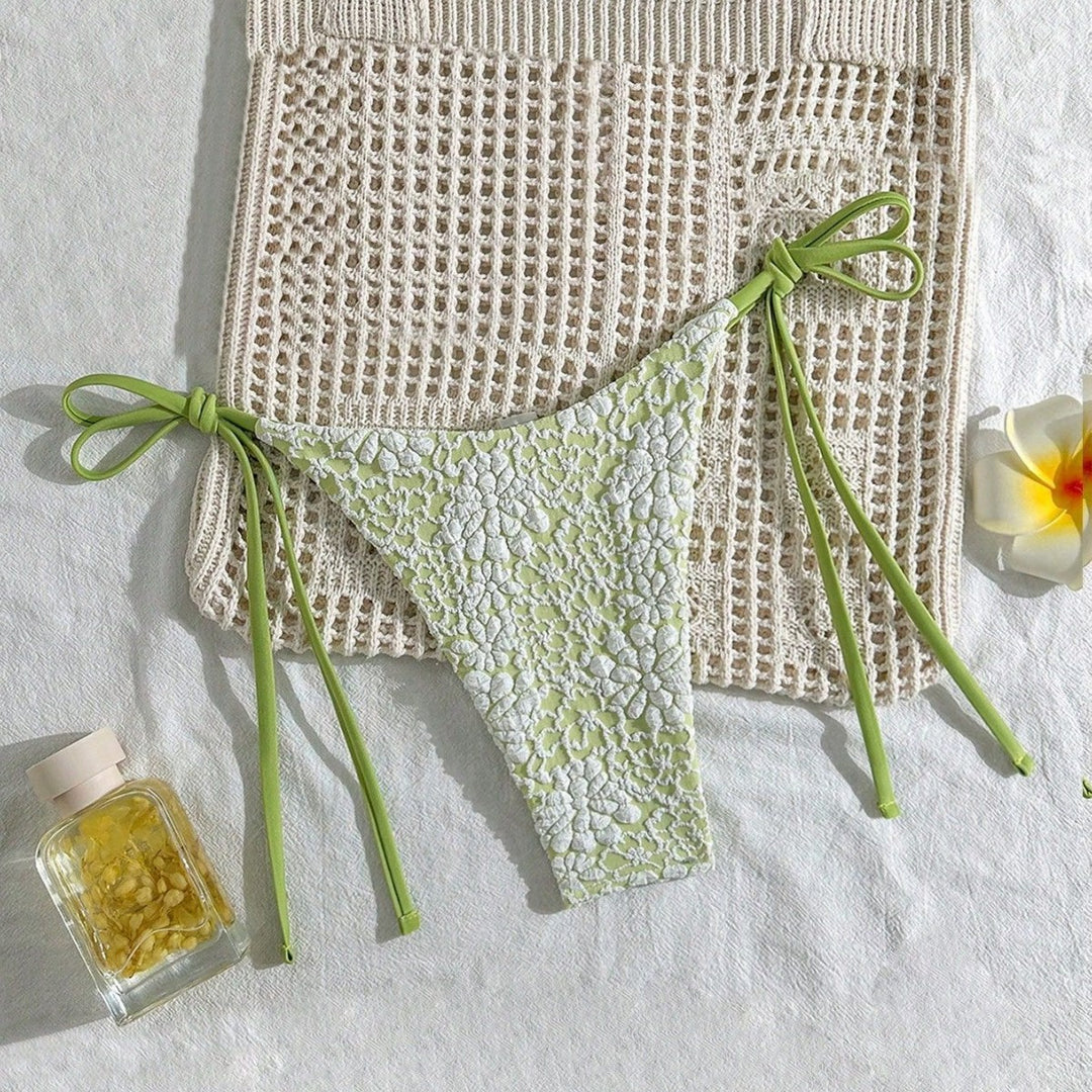 Women's bikini bottom with floral lace applications Mune Fashion