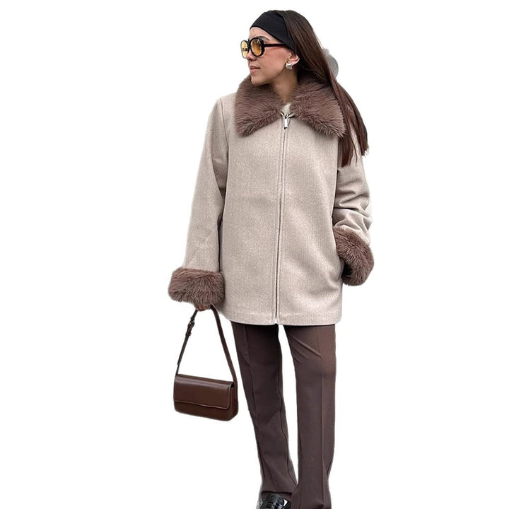 Women's elegant short coat made of wool blend with detachable woven fur collar and concealed two-way zipper Mune Fashion