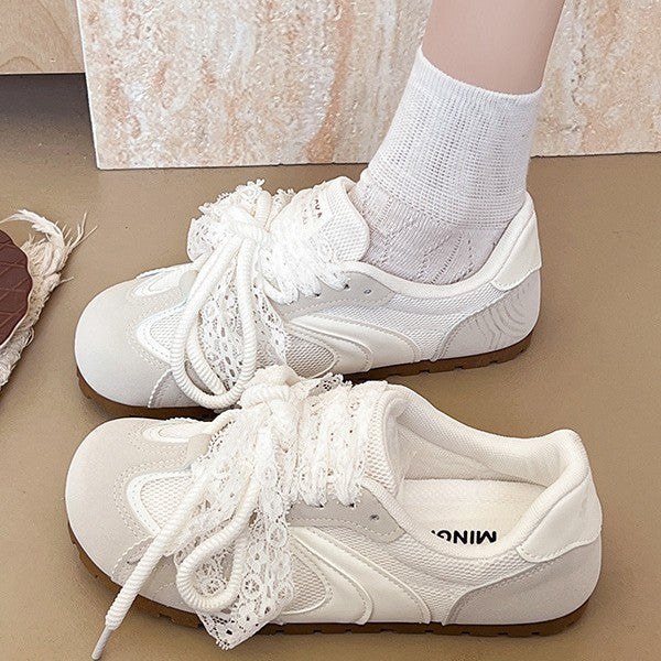 Women Sneaker with romantic lace-up system Mune Fashion