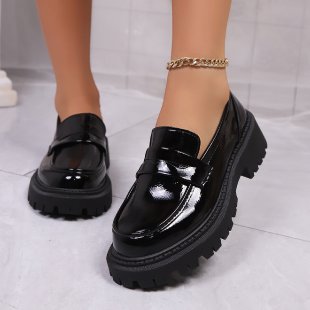Women's chunky loafers with thick tread sole and platform heel Mune Fashion