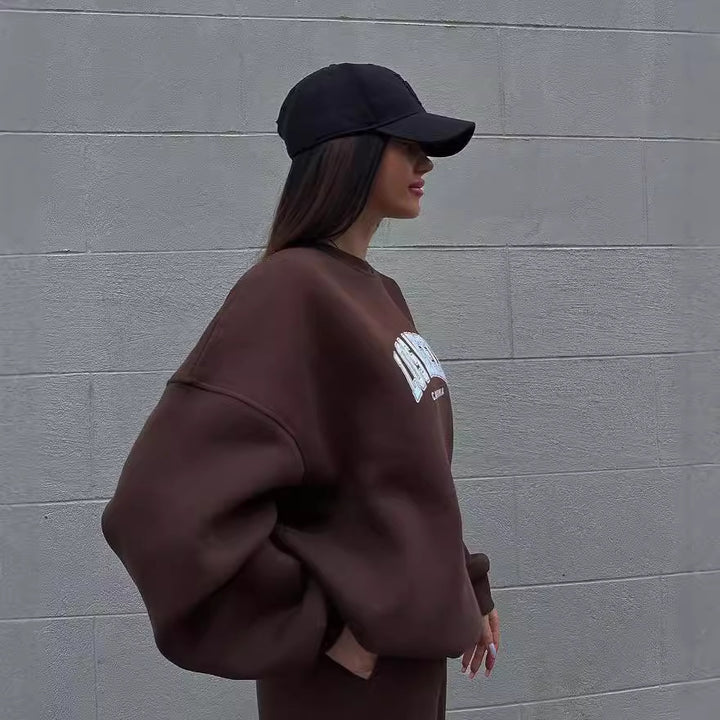 Women Oversized Lounge Set made of cotton fleece with college embroidery and relaxed joggers Mune Fashion