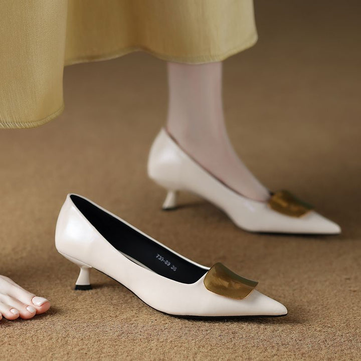 Women's pointed toe kitten-heel pumps with decorative metal application Mune Fashion