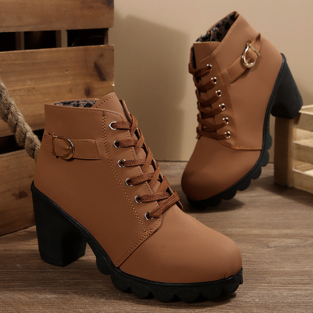 Women's ankle-high lace-up ankle boots with a sturdy block heel and profiled lug sole Mune Fashion